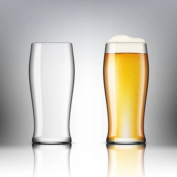 Vasos de cerveza transparentes realistas. Vacía y llena — Vector de stock