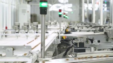 Üretim hatları, şekerleme fabrikası taşıyıcıları. Tatlı hazırlama.