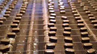 Sıvı çikolata jölesi. Taşıyıcı üretim hattı.