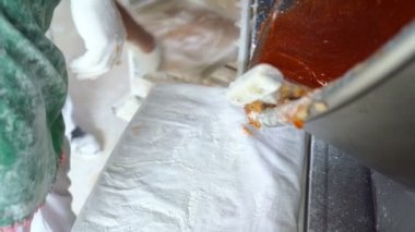 Marmelat için fabrika işçisi ya da rulo için karamel..