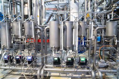 Yemek pişirme tesisi, şeker fabrikasında karamel. Tatlı üretimi