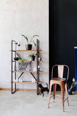 Çatı katının içi. minimalist tasarım.