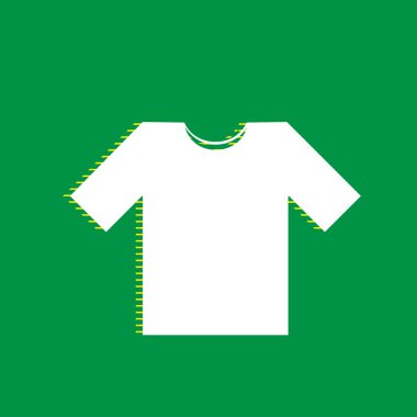 T-shirt işareti illüstrasyon. Vektör. Yeşil arka plan, sarı çizgili gölge beyaz düz simgesi.