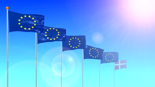 欧洲联盟的一个成员丹麦的旗子在风在太阳里开发以眩光从透镜在蓝色背景特写 — 图库视频影像