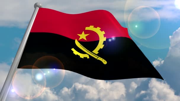 Vlajka Státu Angoly Rozvíjí Větru Proti Modré Obloze Kupovité Mraky — Stock video