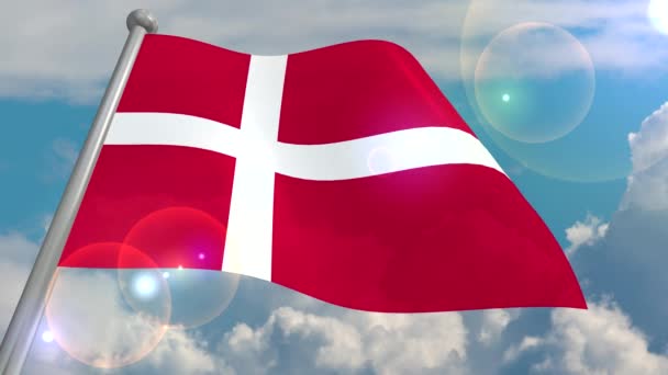 デンマークの州の旗は 積雲の雲と太陽からレンズにフラッシュ青空風に開発しています ビデオのループし プログラムからデコード — ストック動画