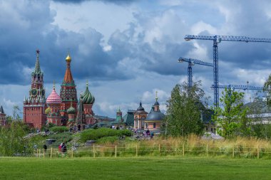 Moskova'da Kızıl Meydan'da zaryadye parkından