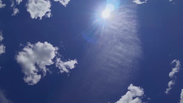 Movimiento Las Nubes Fondo Del Cielo Azul Vídeo Dirección Disparo — Vídeos de Stock