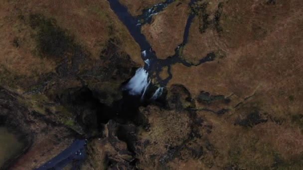 Cascadă în vedere iceland de la o răsucire dronă — Videoclip de stoc