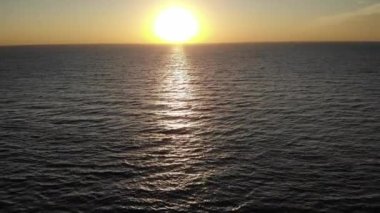  İnsansız hava aracından şafak vakti deniz manzarası