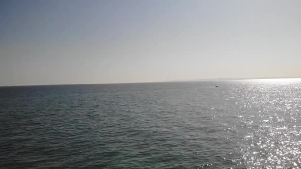 ドローンに捕らえられた朝の海 — ストック動画