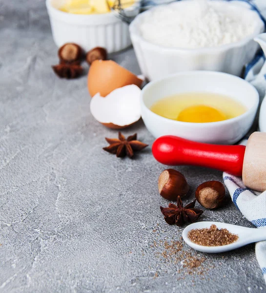 Mesa Cocina Con Varios Ingredientes Para Hornear Pastel — Foto de Stock