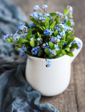 buket unut beni fakirler cam vazo içinde sunulan