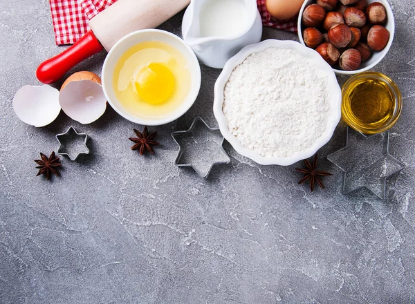 Mesa Cocina Con Varios Ingredientes Para Hornear Pastel — Foto de Stock