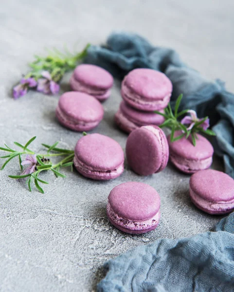 Macarrones Franceses Con Sabor Lavanda Flores Frescas Lavanda — Foto de Stock