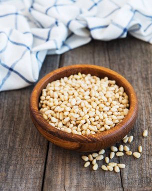 Çam fıstığı eski bir ahşap tablo