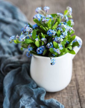 buket unut beni fakirler cam vazo içinde sunulan