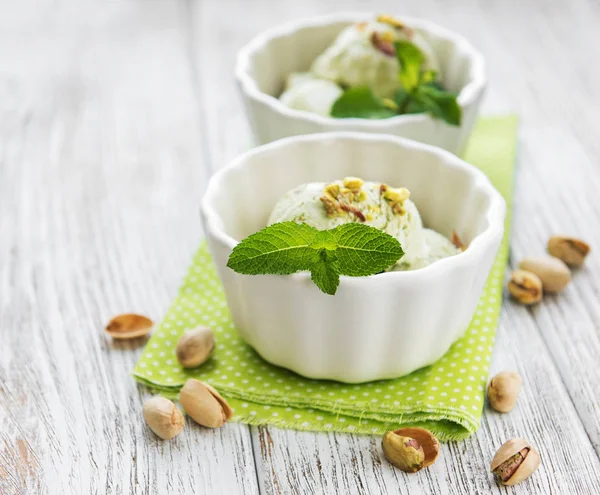 Pistachio Ice Cream Mint Pistachio Nuts Old Wooden Background — Stock Photo, Image