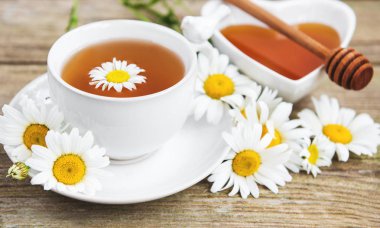 Bir fincan bitki çayı.