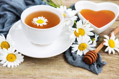 Bir fincan bitki çayı.