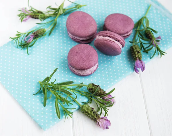 Macarrones Franceses Con Sabor Lavanda Flores Frescas Lavanda — Foto de Stock