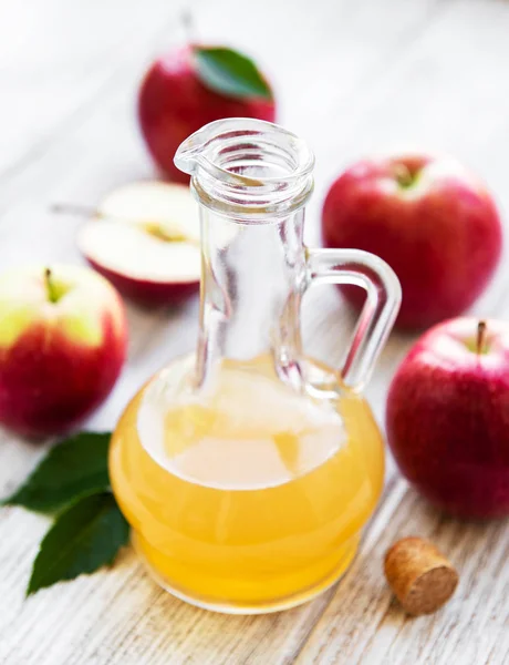 Apple Cider Azijn Een Oude Houten Tafel — Stockfoto