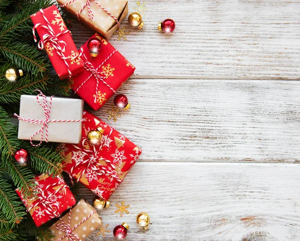 Kerst Achtergrond Met Decoraties Geschenkdozen Houten Plank — Stockfoto