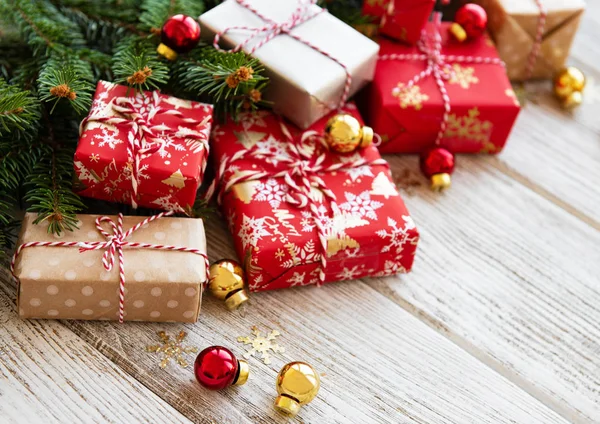 Fondo Navidad Con Decoraciones Cajas Regalo Tablero Madera — Foto de Stock