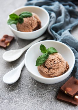çikolatalı dondurma.