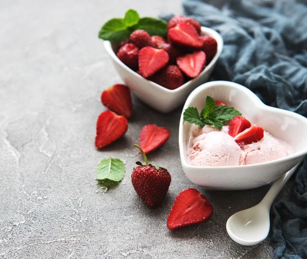 Strawberry Ice Cream Stone Background — Stock Photo, Image