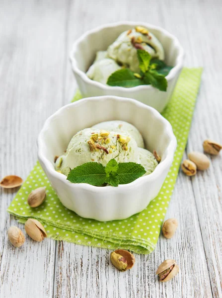 Pistachio Ice Cream Mint Pistachio Nuts Old Wooden Background — Stock Photo, Image