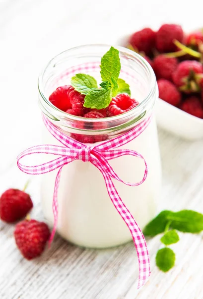 Yogurt Fresh Raspberries Old Wooden Table — Stock Photo, Image