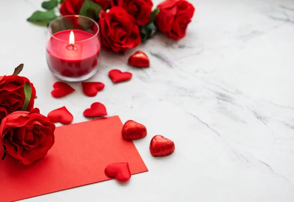 Día San Valentín Fondo Romántico Rosas Rojas Velas Corazones —  Fotos de Stock