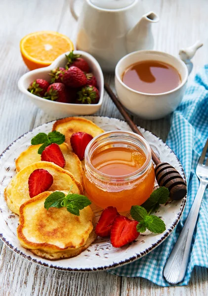 Délicieuses crêpes aux fraises — Photo