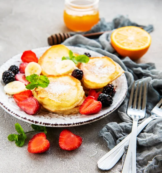 Delicious Pancakes Berries Concrete Backrgound — Stock Photo, Image