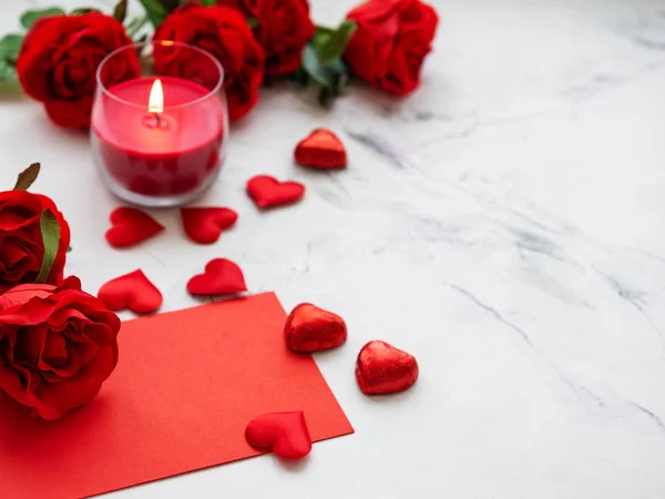 Día San Valentín Fondo Romántico Rosas Rojas Velas Corazones —  Fotos de Stock