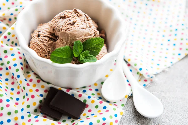 Bowl Chocolate Ice Cream Concrete Background — Stock Photo, Image