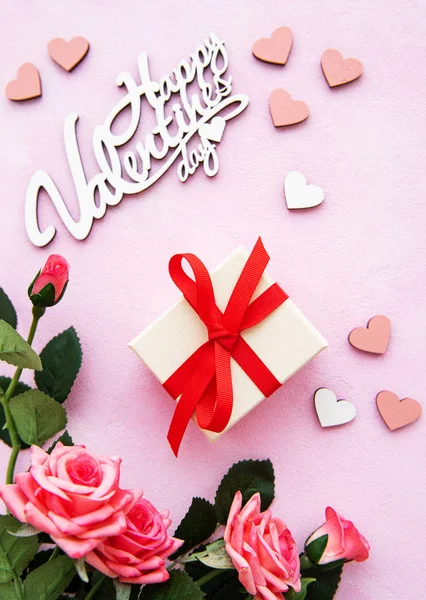 Fondo Romántico San Valentín Corazones Decorativos Cajas Regalo Rosas Sobre —  Fotos de Stock