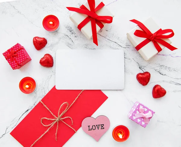 Fondo Romántico San Valentín Tarjeta Felicitación Cajas Regalo Velas Sobre — Foto de Stock