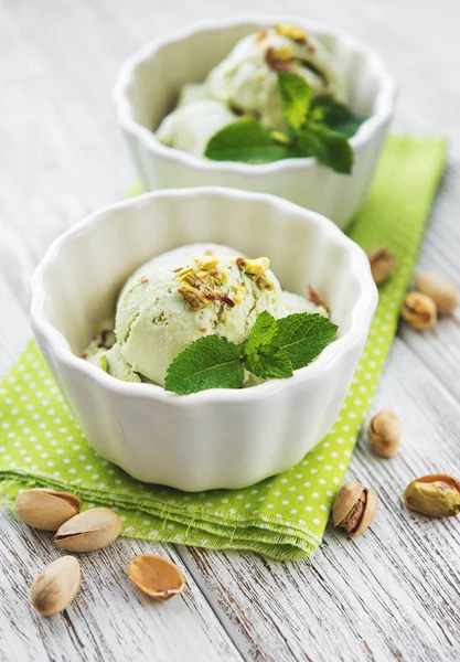 Pistachio Ice Cream Mint Pistachio Nuts Old Wooden Background — Stock Photo, Image