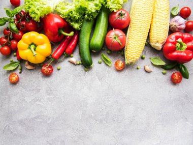 Sebze bir beton zemin üzerine kümesi