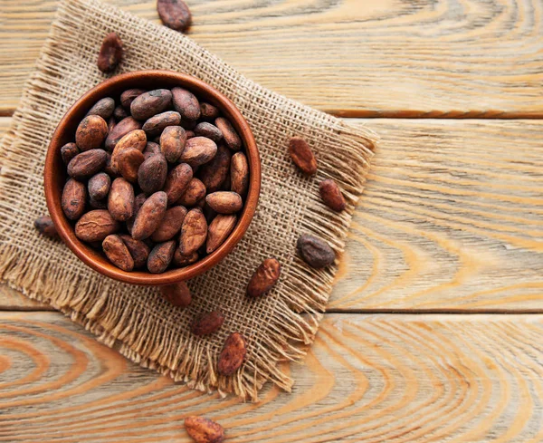 Granos Cacao Naturales Sobre Fondo Madera Viejo — Foto de Stock