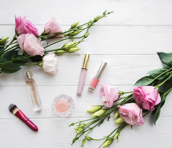 Flowers Cosmetics White Wooden Table Flat Lay — Stock Photo, Image
