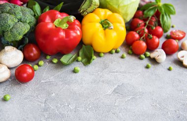 Sebze bir beton zemin üzerine kümesi