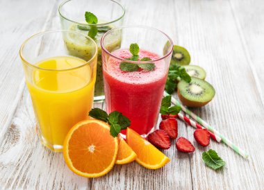 Sağlıklı meyve smoothies 