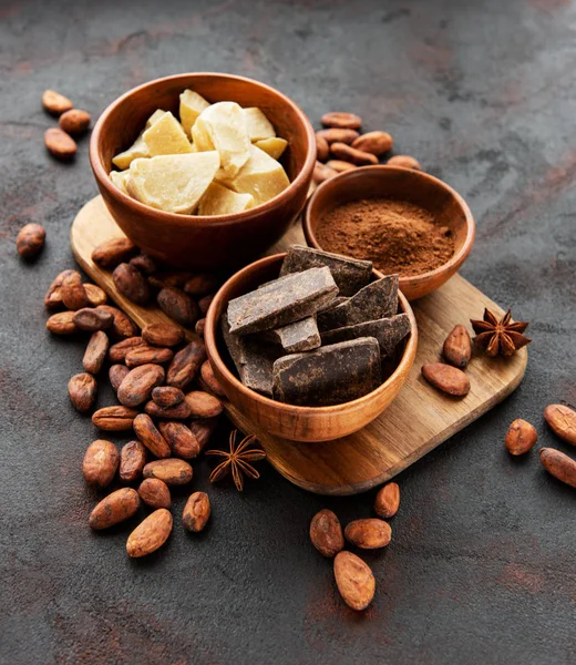 Frijoles de cacao, mantequilla y chocolate —  Fotos de Stock
