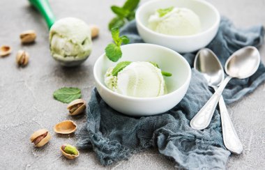 Fıstıklı dondurma ve nane