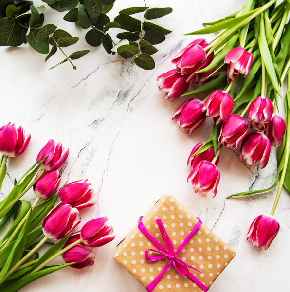 Pink spring tulips and gift box