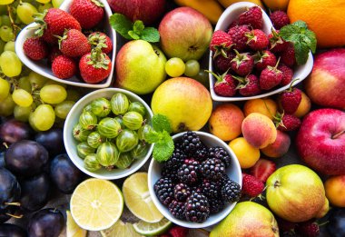 Taze yaz meyve ve çilek