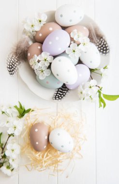 Paskalya yumurtaları ile plaka